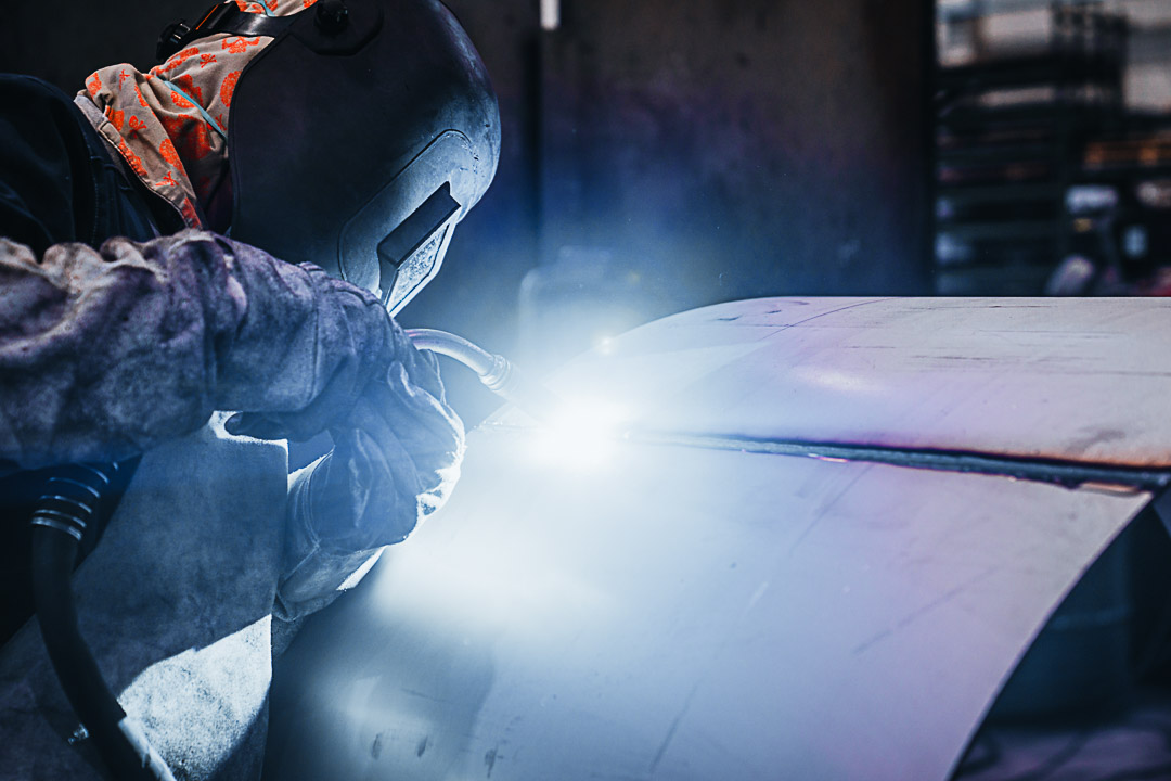 Lavorazione manuale di valvole su misura nello stabilimento di Rho