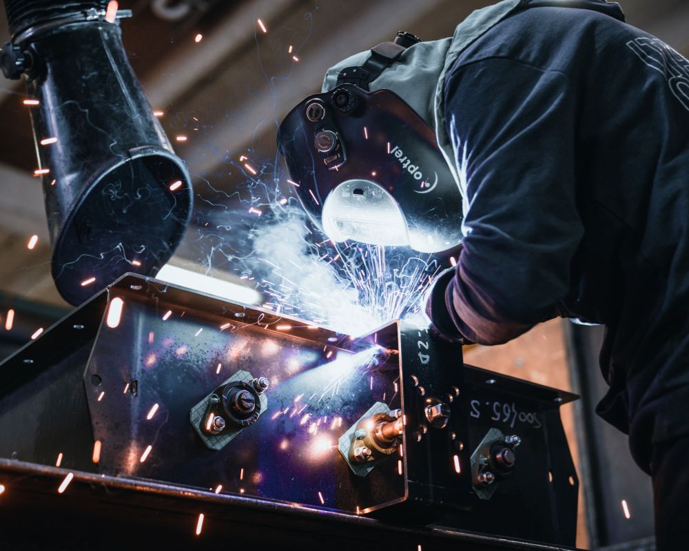 Saldatura di precisione su componenti per valvole industriali